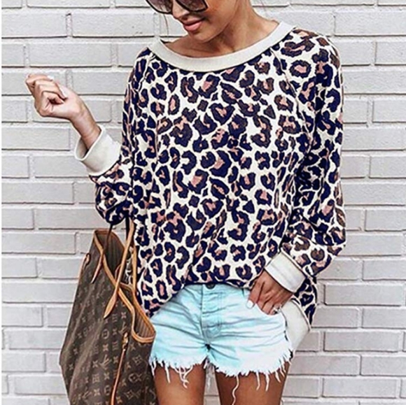 🆕⭐grey purple cheetah leopard print pullover - Picture 1 of 3